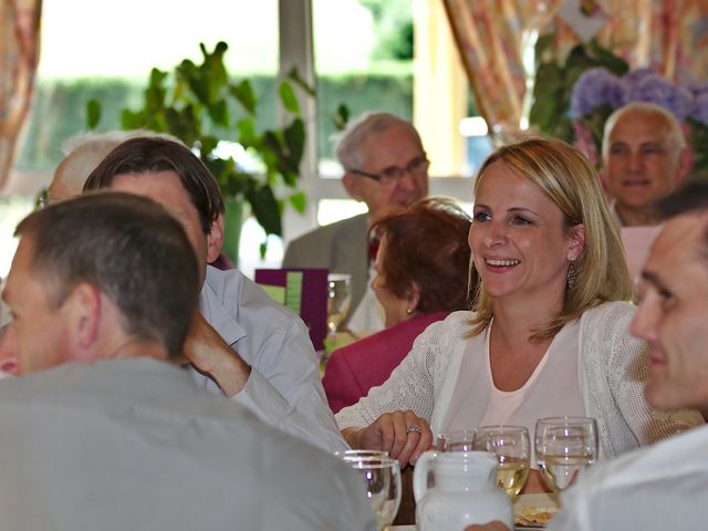 Le mariage de Bastien et Caroline à Sury-le-Comtal, Loire 33