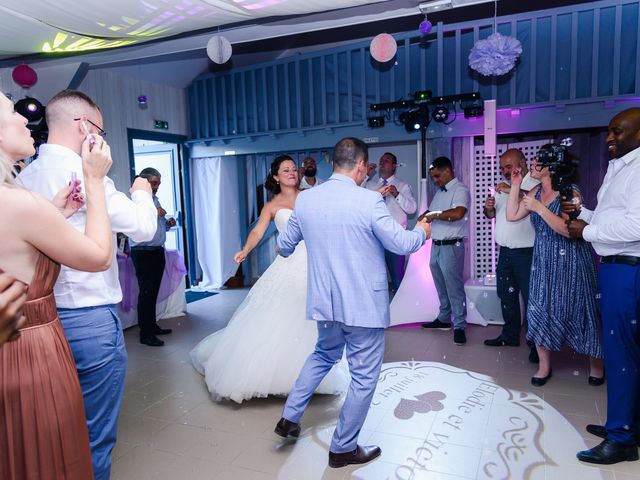 Le mariage de Victor et Elodie à Saint-Omer-en-Chaussée, Oise 28