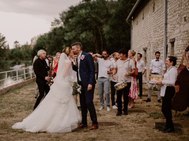 Le mariage de Benjamin et Charlène à Porte-Joie, Eure 34