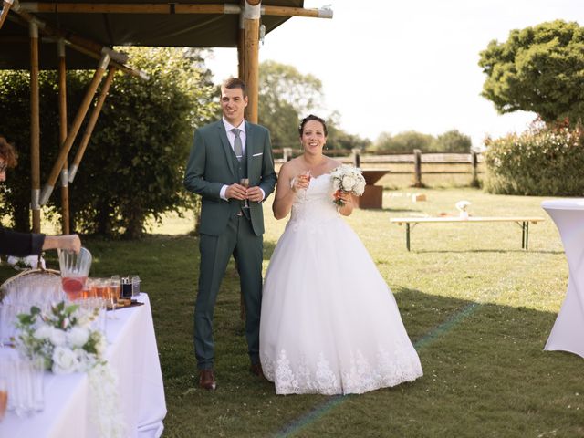 Le mariage de Cédric et Laura à Saint-Vigor-le-Grand, Calvados 26