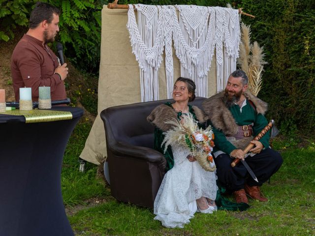 Le mariage de Christophe et Bérengère  à Saint-Sauveur-Lendelin, Manche 5