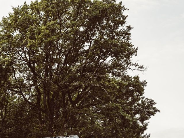 Le mariage de Christophe et Vanessa à Milhac-de-Nontron, Dordogne 3