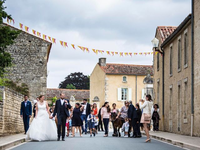 Le mariage de Emerick et Bérénice à Nieul-sur-l&apos;Autise, Vendée 32