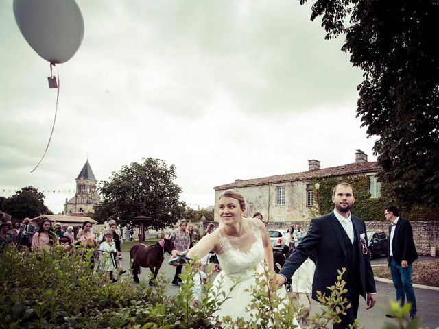 Le mariage de Emerick et Bérénice à Nieul-sur-l&apos;Autise, Vendée 33