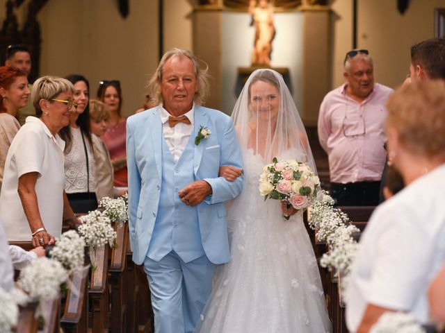 Le mariage de Kévin et Florence à Capestang, Hérault 17