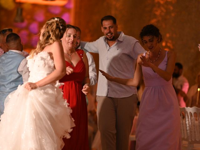 Le mariage de Kévin et Florence à Capestang, Hérault 35