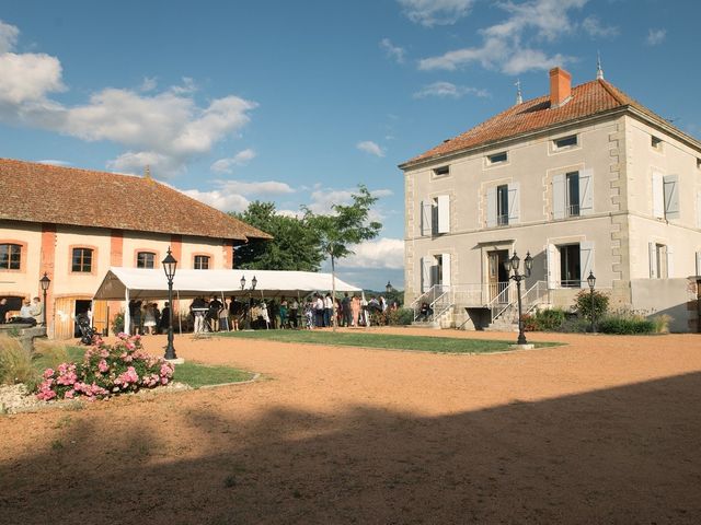 Le mariage de Max et Chloé à Peschadoires, Puy-de-Dôme 37