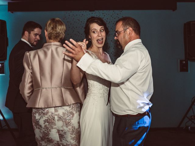 Le mariage de Edouard et Gaelle à Saint-Laurent-des-Hommes, Dordogne 53