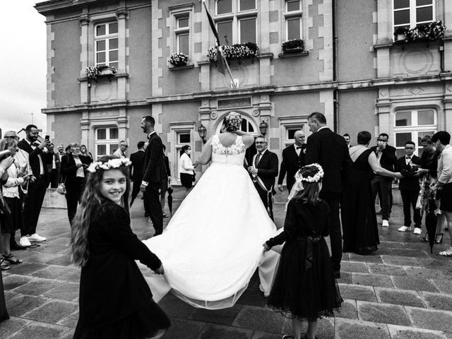 Le mariage de Olivier  et Anaïs  à Andouillé, Mayenne 8