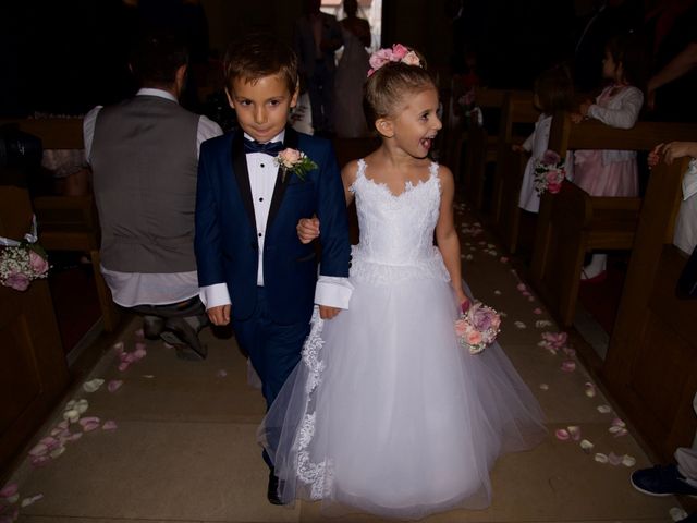 Le mariage de Jean-Charles et Julie à Giremoutiers, Seine-et-Marne 17