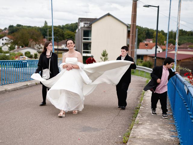Le mariage de Léo et Laurine à Port-sur-Saône, Haute-Saône 33