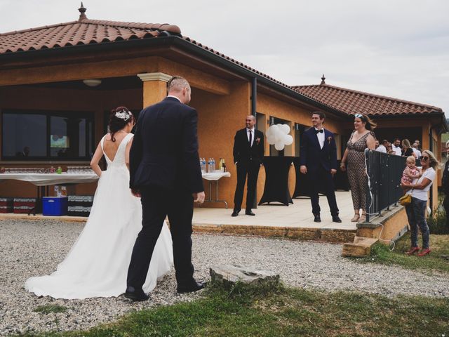 Le mariage de Chris et Amandine à Orliénas, Rhône 7