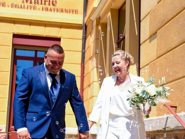 Le mariage de Sébastien et Mélanie à Ambérieux-en-Dombes, Ain 5