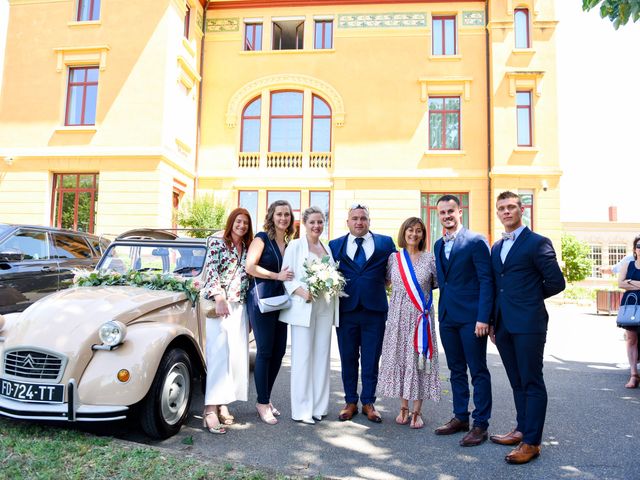 Le mariage de Sébastien et Mélanie à Ambérieux-en-Dombes, Ain 6