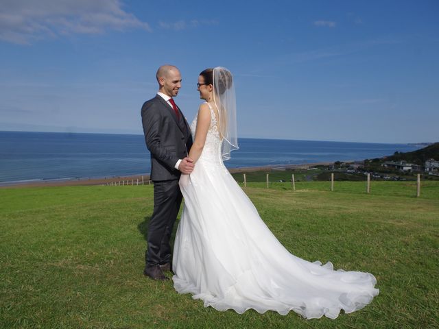 Le mariage de Fabrice et Ombeline à Mosles, Calvados 16