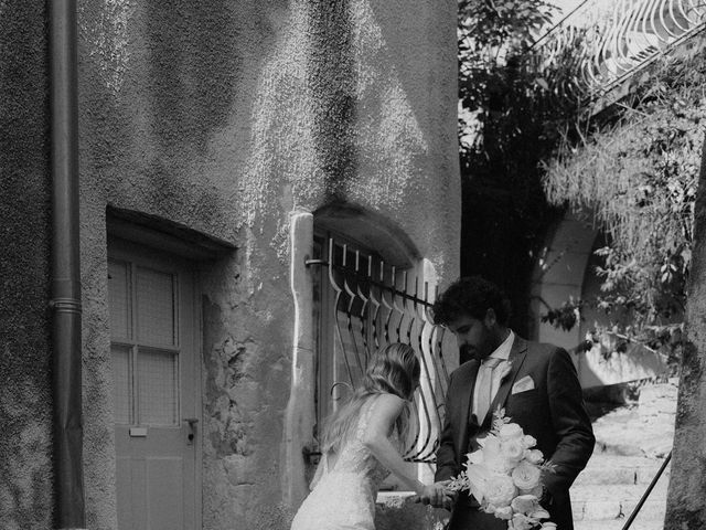 Le mariage de Adrien et Julie à Grignan, Drôme 48