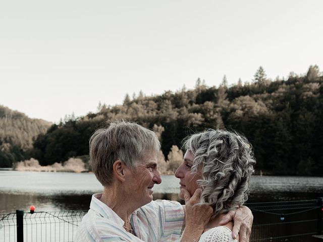 Le mariage de William et Nathalie à Condat, Cantal 29