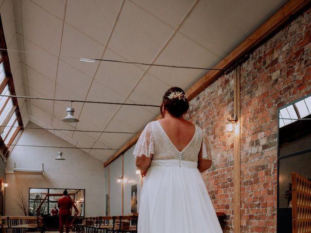 Le mariage de Geoffroy et Emelyne à Bourg-de-Thizy, Rhône 4