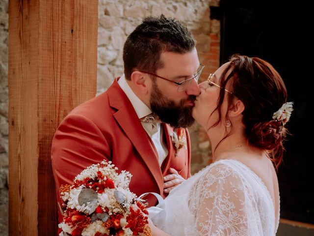 Le mariage de Geoffroy et Emelyne à Bourg-de-Thizy, Rhône 8