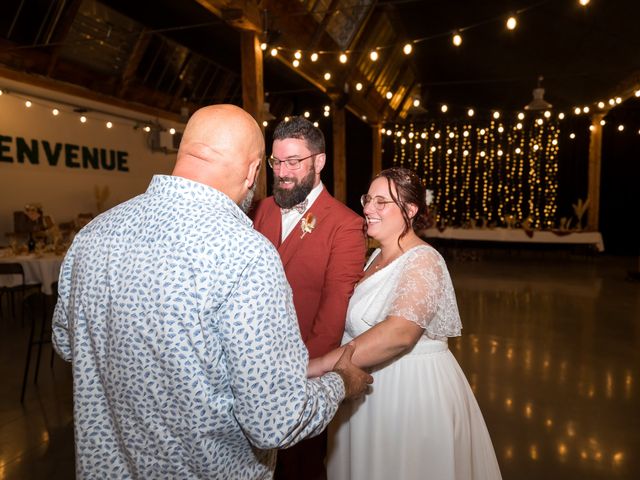 Le mariage de Geoffroy et Emelyne à Bourg-de-Thizy, Rhône 16