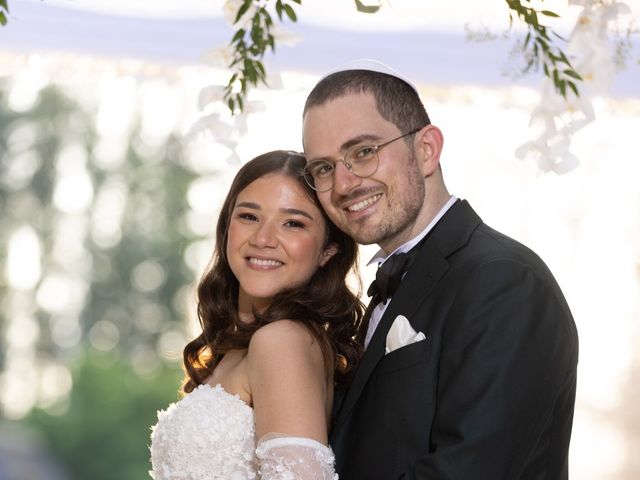 Le mariage de Isaac et Magali à Paris, Paris 3