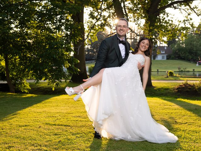 Le mariage de Isaac et Magali à Paris, Paris 6