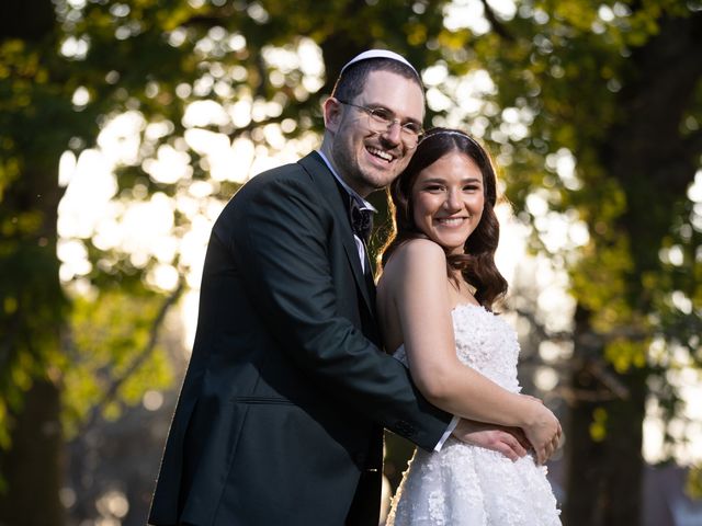 Le mariage de Isaac et Magali à Paris, Paris 7