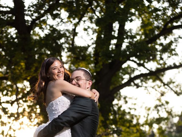 Le mariage de Isaac et Magali à Paris, Paris 9
