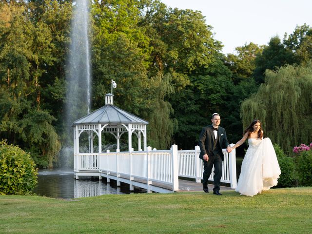 Le mariage de Isaac et Magali à Paris, Paris 14