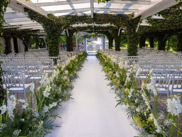 Le mariage de Isaac et Magali à Paris, Paris 15