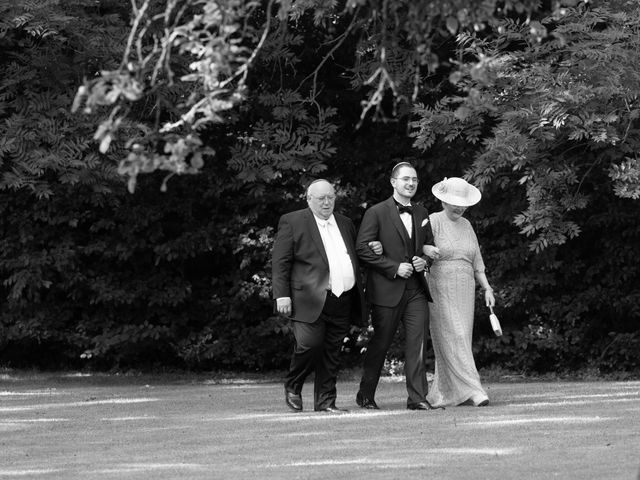 Le mariage de Isaac et Magali à Paris, Paris 18