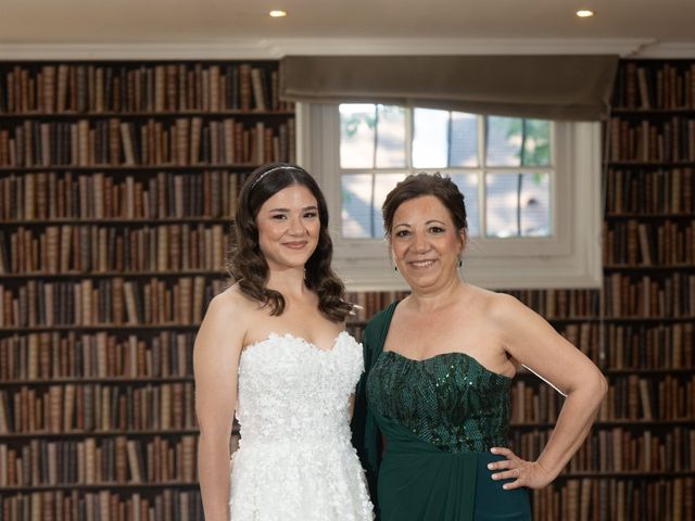 Le mariage de Isaac et Magali à Paris, Paris 33