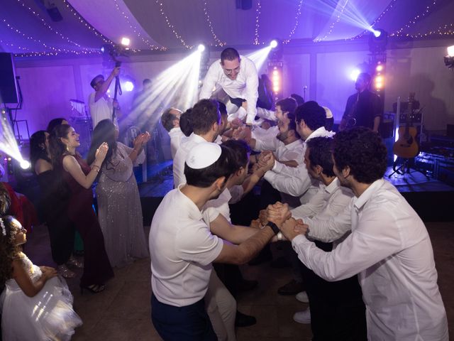 Le mariage de Isaac et Magali à Paris, Paris 56