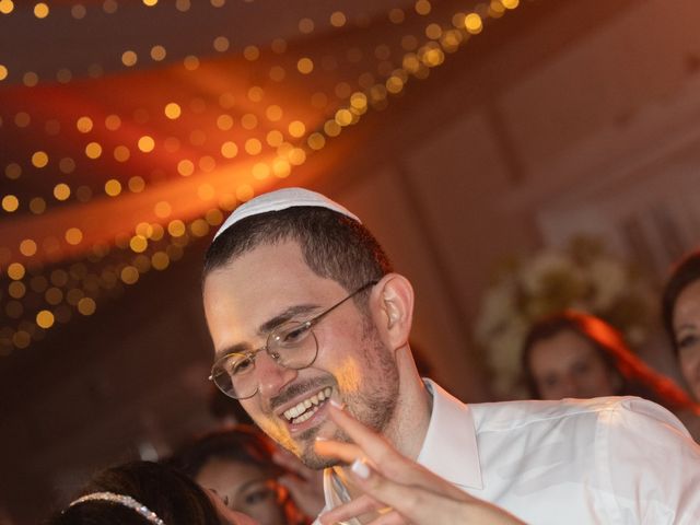 Le mariage de Isaac et Magali à Paris, Paris 57