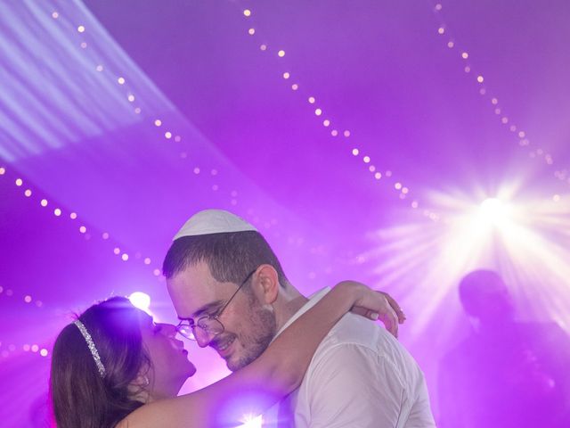 Le mariage de Isaac et Magali à Paris, Paris 59