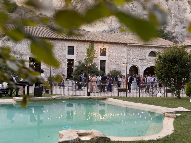 Le mariage de Antoine et Roxane à Orgon, Bouches-du-Rhône 17