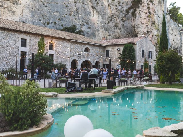 Le mariage de Antoine et Roxane à Orgon, Bouches-du-Rhône 18