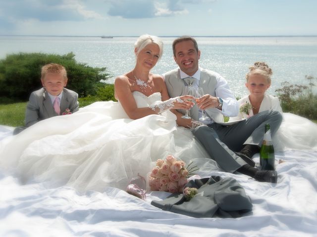 Le mariage de Cédric et Angélique à Meschers-sur-Gironde, Charente Maritime 2