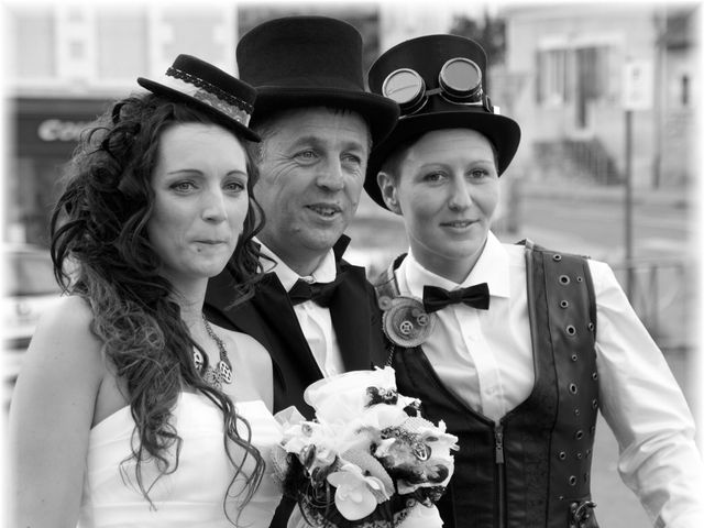 Le mariage de Emilie et Vanessa  à Boulleret, Cher 8