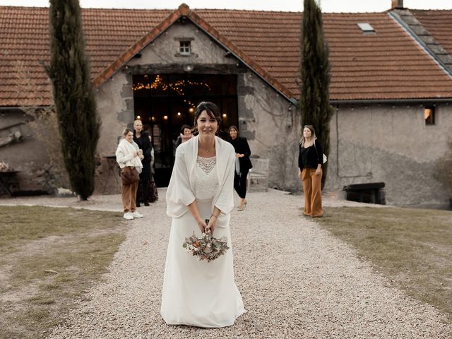 Le mariage de Alban et Elodie à Manzat, Puy-de-Dôme 42