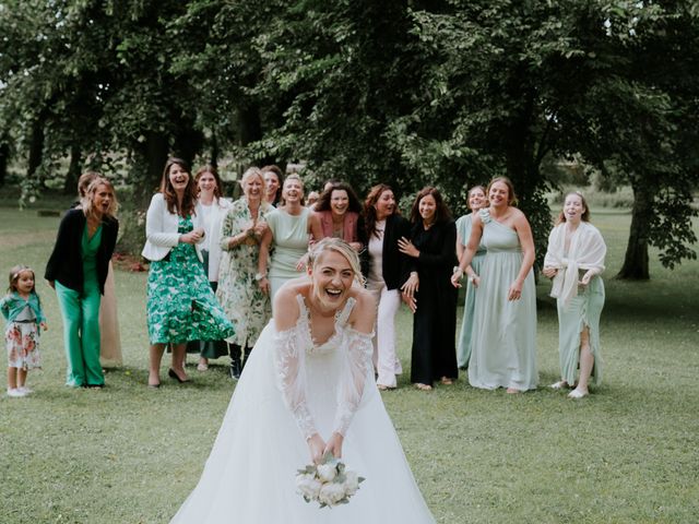 Le mariage de Cyriaque et Coralie à Gosnay, Pas-de-Calais 13