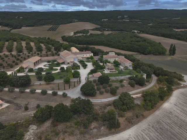 Le mariage de Thomas et Lisa à Grignan, Drôme 1