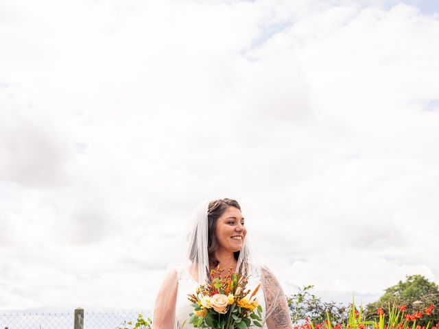 Le mariage de Yohan et Typhaine à Bayeux, Calvados 15