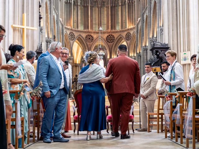 Le mariage de Yohan et Typhaine à Bayeux, Calvados 17