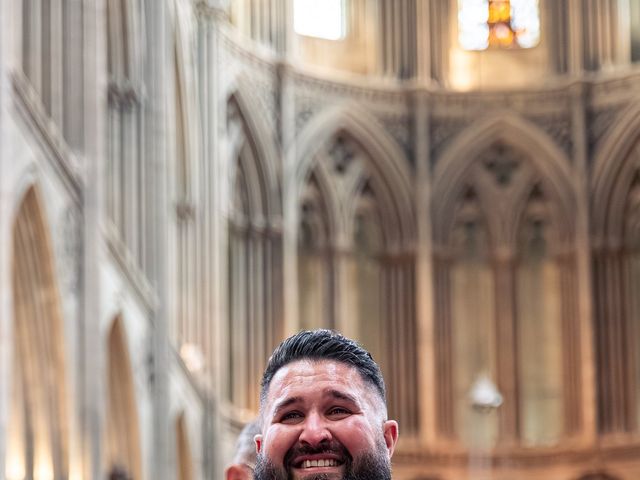 Le mariage de Yohan et Typhaine à Bayeux, Calvados 18