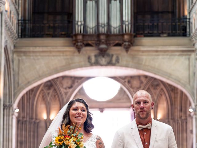 Le mariage de Yohan et Typhaine à Bayeux, Calvados 19