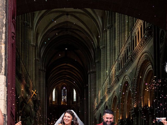 Le mariage de Yohan et Typhaine à Bayeux, Calvados 23