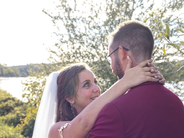 Le mariage de Damien et Emeline à Bréhémont, Indre-et-Loire 43