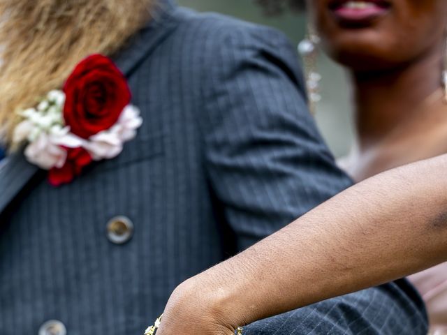 Le mariage de Théo et Karoli  à Sénas, Bouches-du-Rhône 6