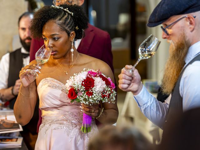Le mariage de Théo et Karoli  à Sénas, Bouches-du-Rhône 2